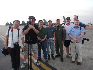 Our small group of Aviation Media on the RSAF tarmac after our dusk-walk (Eng Tiong Ow, Grant McHerron, Mike Yeo, 2 x RSAF, Andrew McLaughlin, Eamon Hamilton, Nigel Pittaway)